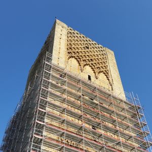 Tour Hassan échafaudage