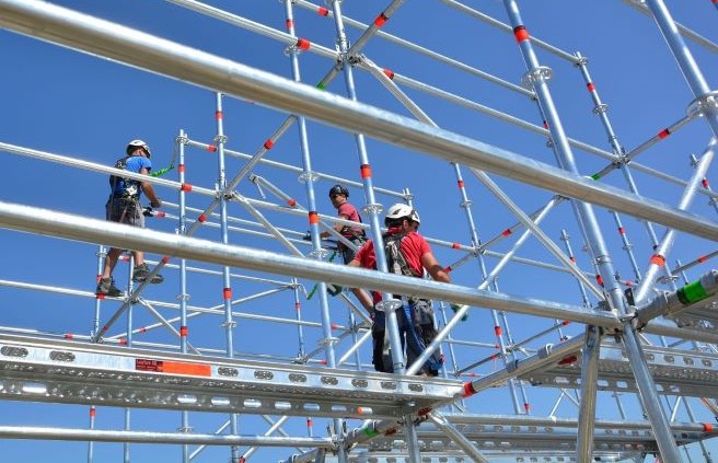 Layher leader dans les systèmes d'échafaudage