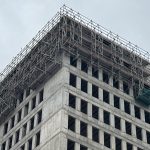 Tours Gamma à Paris : une solution Layher suspendue pour un chantier de démolition de haute précision